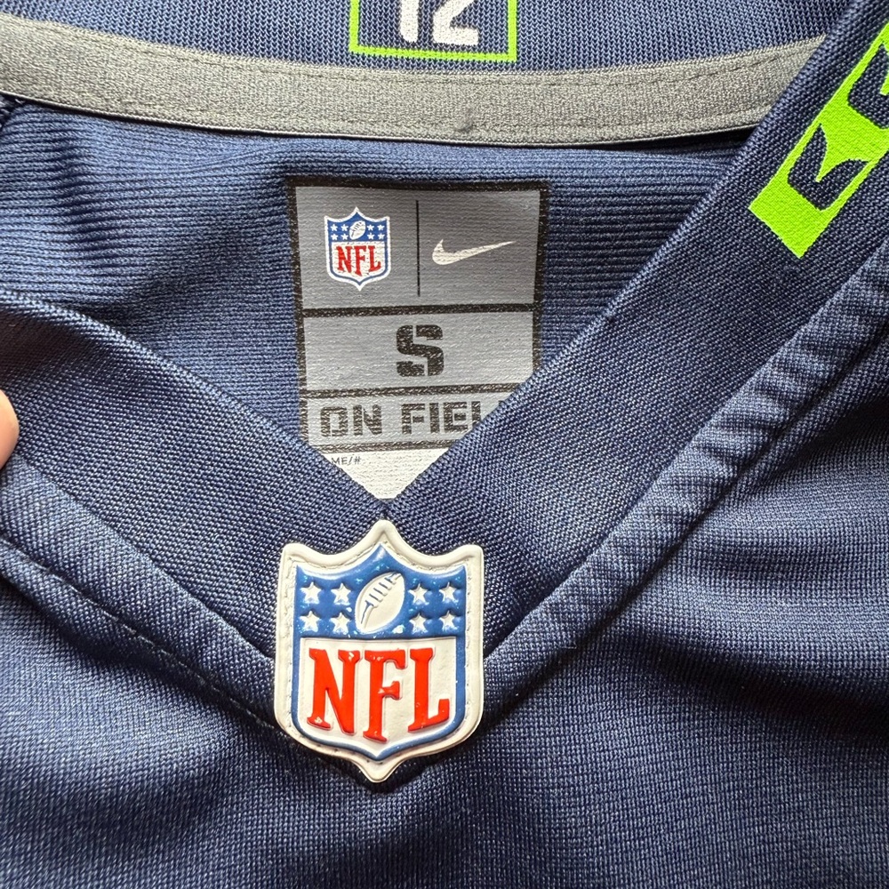 Nike NFL Seattle Seahawks Russell Wilson Youth Small Kids Jersey - Navy and Lime - Picture 4 of 5